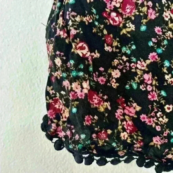 Forever 21 Floral Print Shorts - Picture 2 of 4